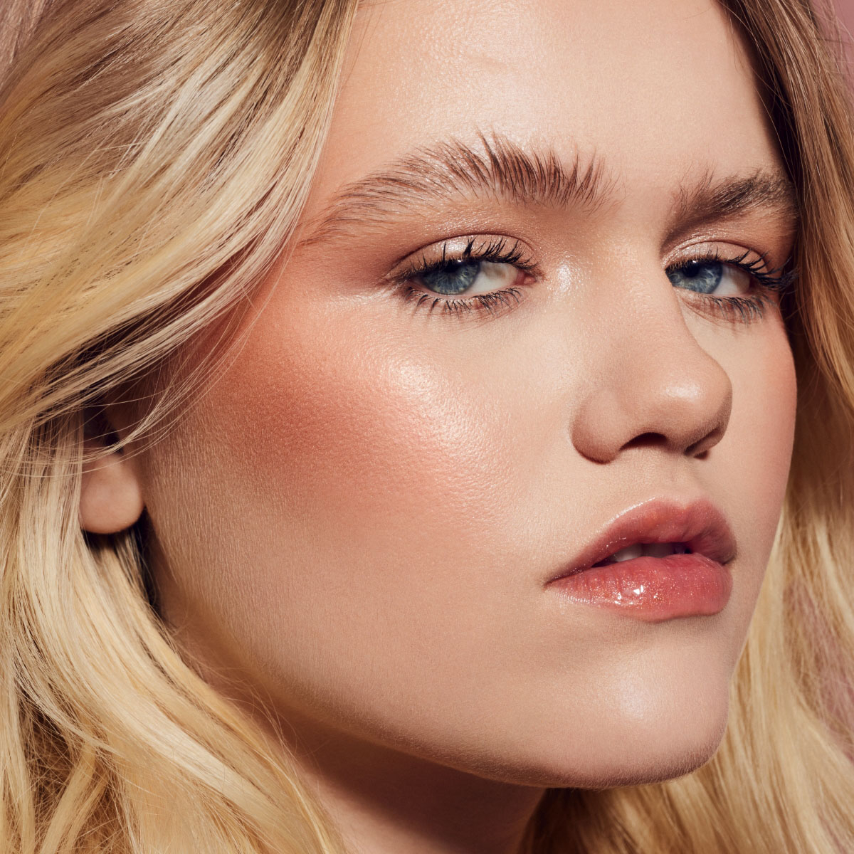 FENTY CHEEKS SUEDE POWDER BLUSH (RUBOR PARA MEJILLAS)